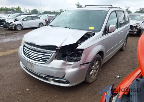2011 Chrysler Town & Country Touring z USA, uszkodzony, nr VIN 2A4RR5DG3BR624976